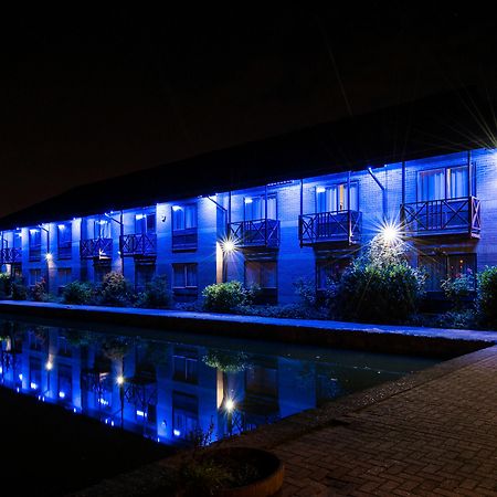 Peartree Lodge Waterside Milton Keynes Extérieur photo