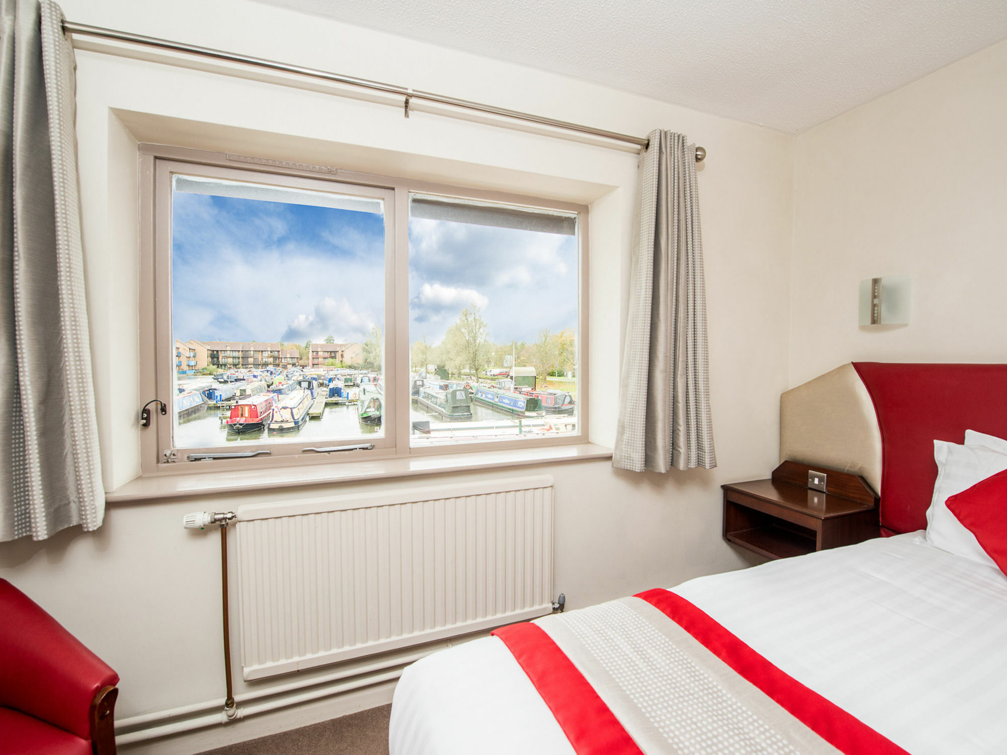 Peartree Lodge Waterside Milton Keynes Extérieur photo